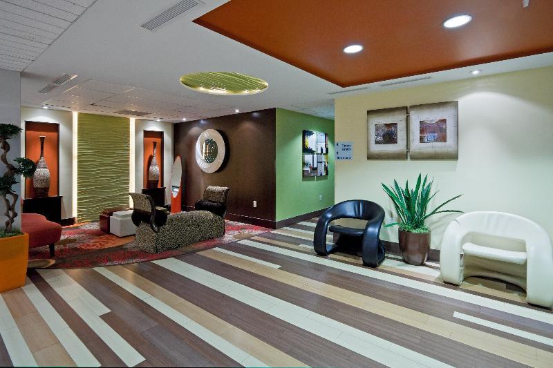 Holiday Inn Express Ft Lauderdale Cruise-Airport By Ihg Fort Lauderdale Exterior photo